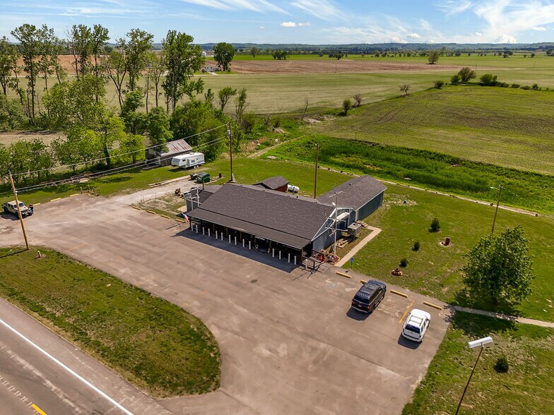 More Photos Of 24200 MO-45, Rushville Flex For Sale