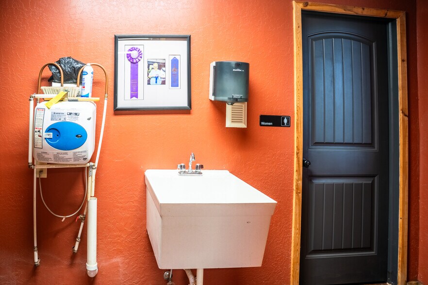 More Photos Of 1002 Old 66 Rd, Hydro Land For Sale