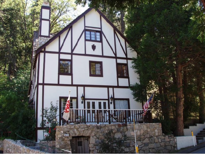 Primary Photo Of 815 Arrowhead Villa Dr, Crest Hotel For Sale