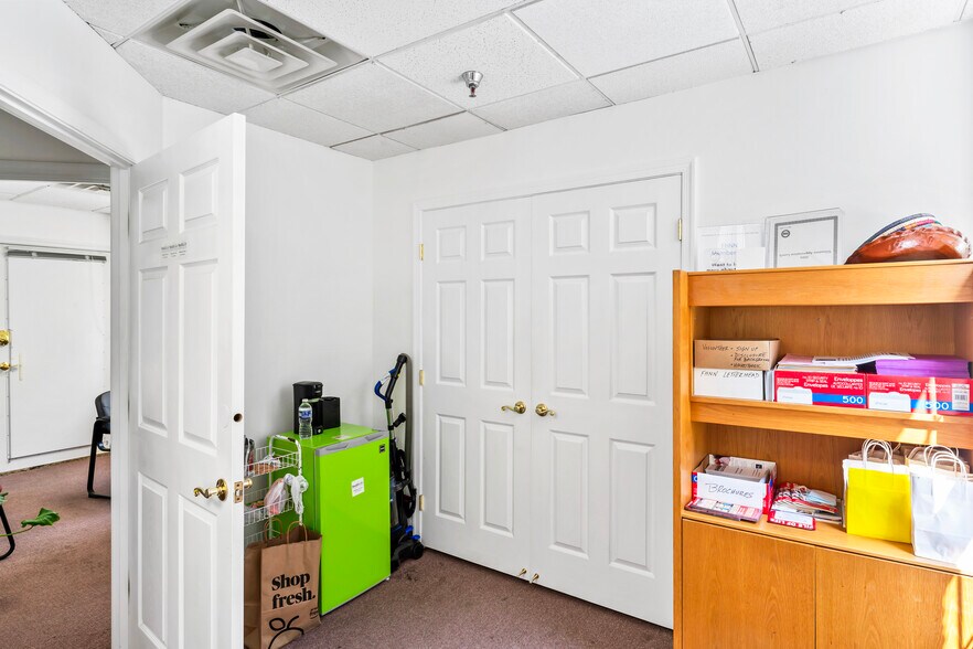 More Photos Of 4600 N Park Ave, Chevy Chase Medical For Sale