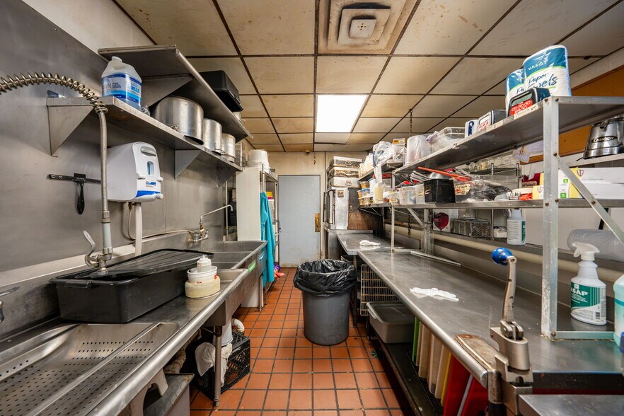 More Photos Of 36 Main St, Hamburg Flex For Sale