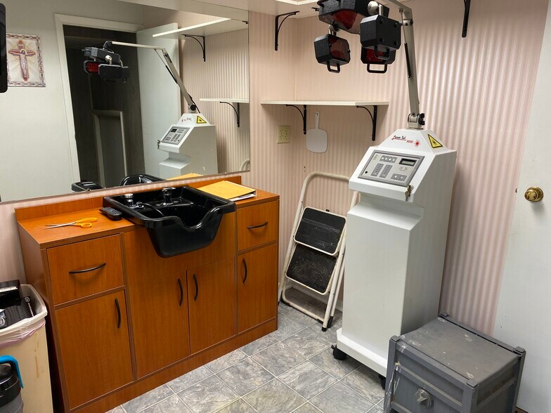 More Photos Of 3542 Springdale Rd, Cincinnati Medical For Sale