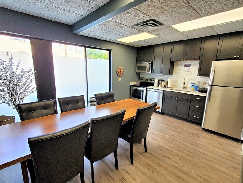 More Photos Of 6542 Regency Ln, Eden Prairie Office For Lease