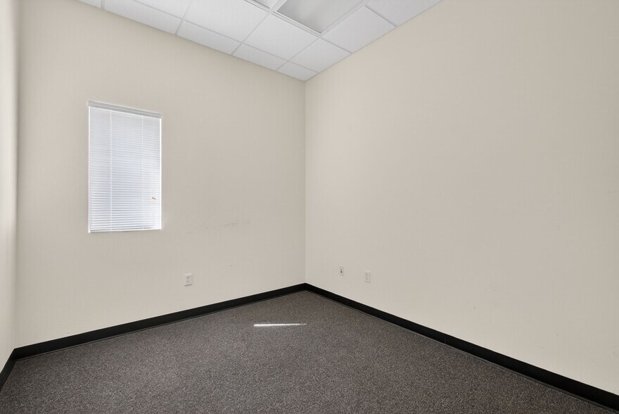 More Photos Of 300 Richey Rd, Leesburg Warehouse For Sale