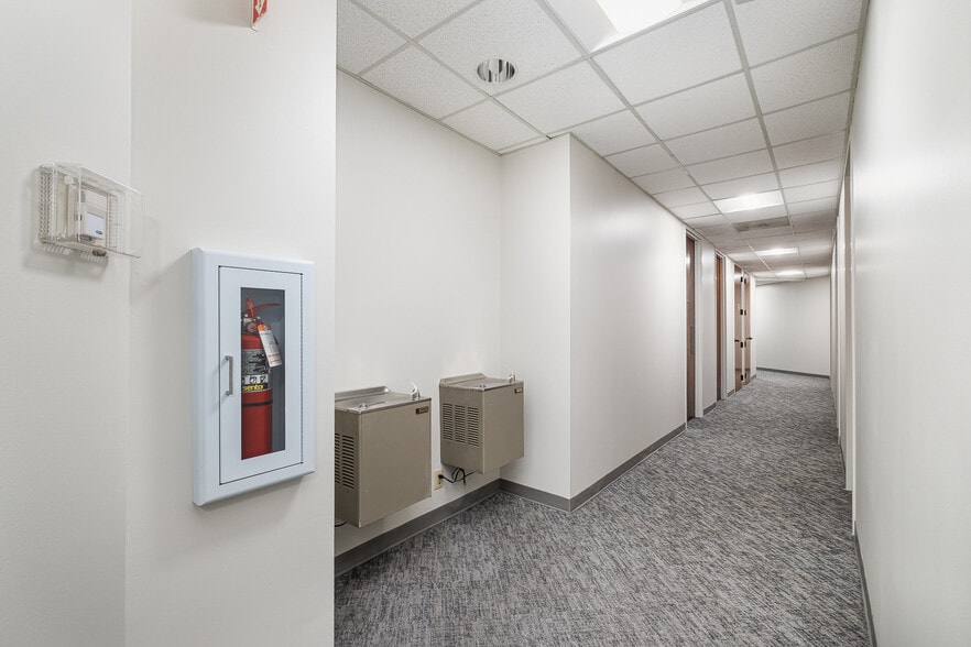 More Photos Of 1805 Sardis Rd N, Charlotte Unknown For Lease