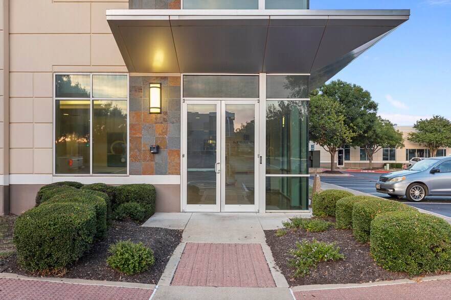 More Photos Of 2300 Greenhill Dr, Round Rock Office For Sale