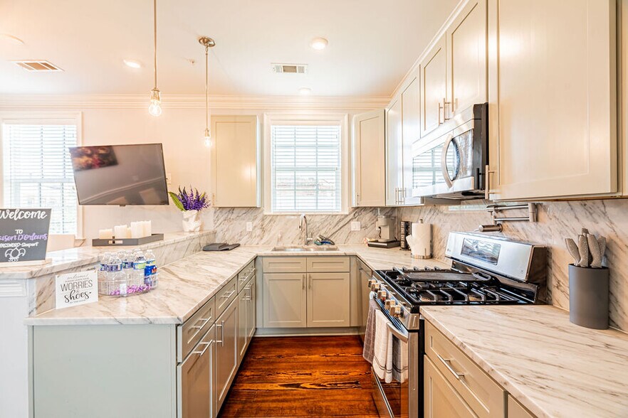More Photos Of 1201 Baronne St, New Orleans Hotel For Sale