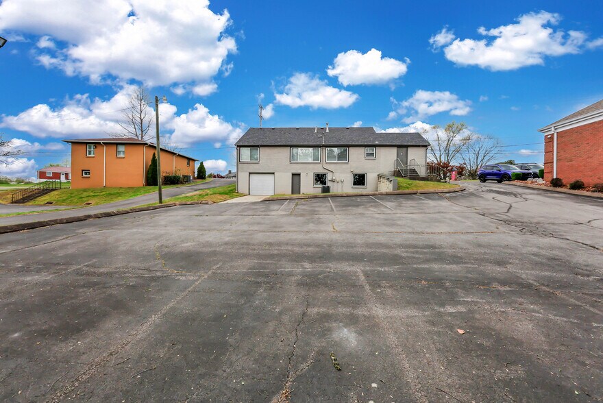 More Photos Of 1758 Memorial Dr, Clarksville Medical For Lease