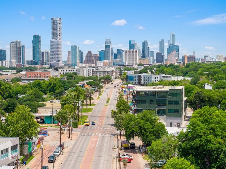 More Photos Of 2422 E 7th St, Austin Office For Lease