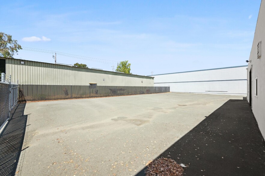 More Photos Of 2475 Bluebell Dr, Santa Rosa Industrial For Lease
