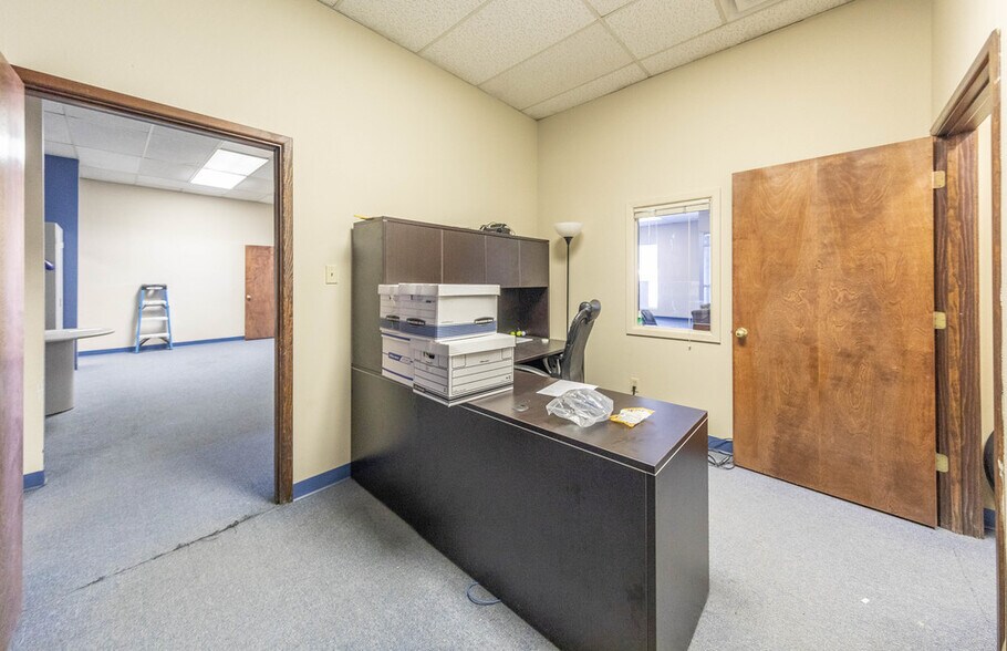 More Photos Of 4615-4617 50th St, Lubbock Freestanding For Sale