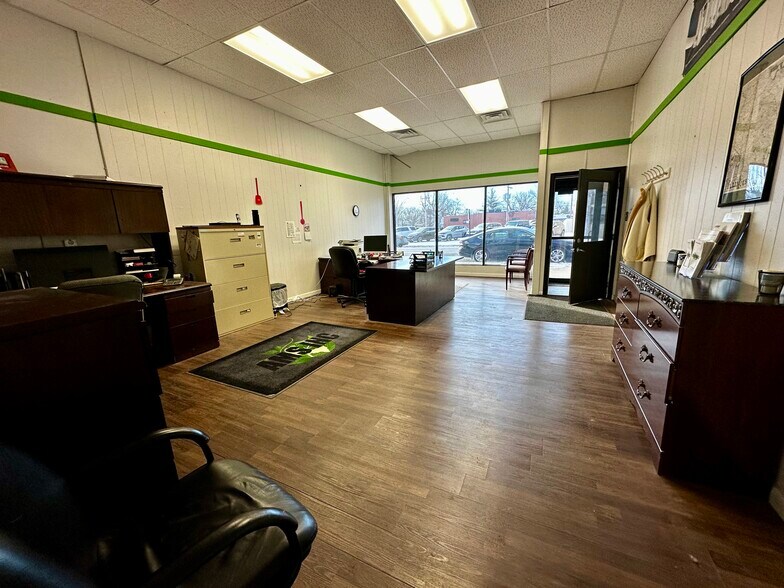 More Photos Of 217 E Main St, Clinton Office For Sale