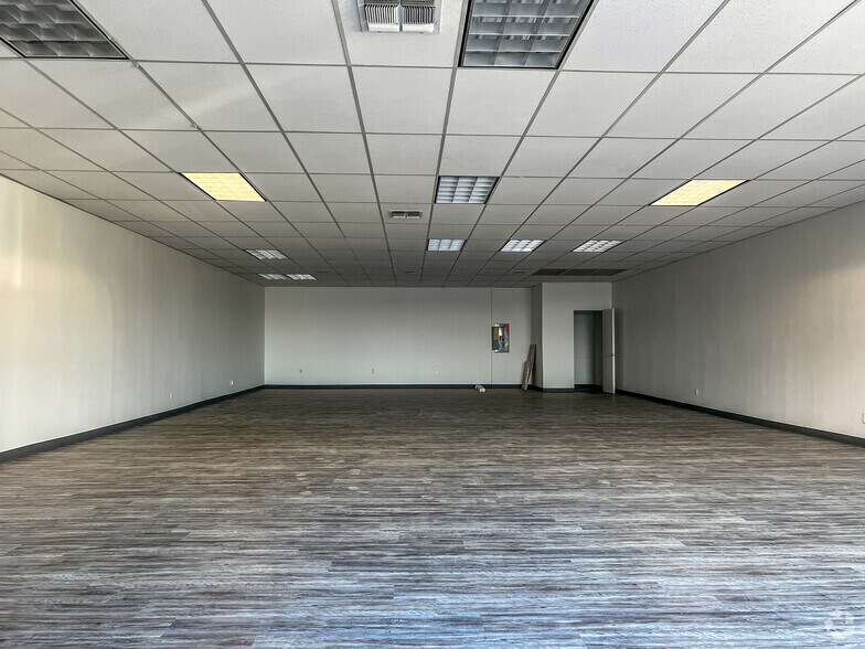 More Photos Of 5525 Blanco Rd, San Antonio Unknown For Lease