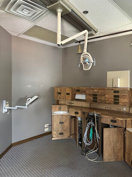 More Photos Of 522 Chestnut St, Hinsdale Medical For Lease