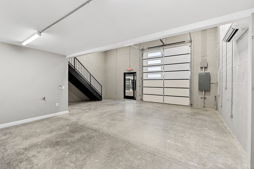 More Photos Of 240 Hub Circle, Cookeville Showroom For Lease