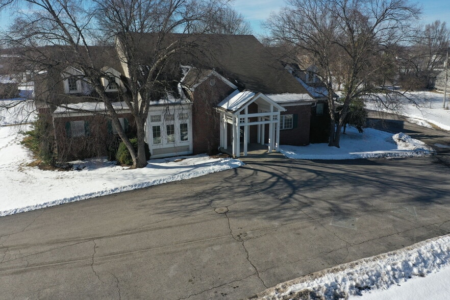 More Photos Of 1701 Spring St, Jeffersonville Medical For Sale