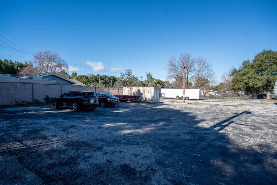 More Photos Of 23638 Pine St, Newhall Service For Sale