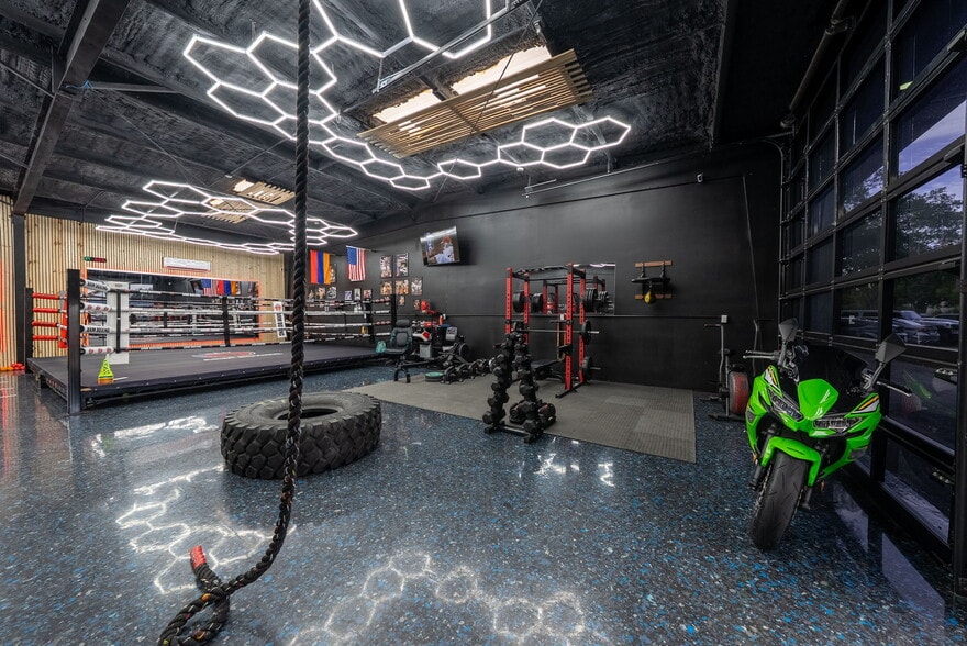 More Photos Of 501 Interstate Ct, Sarasota Warehouse For Sale