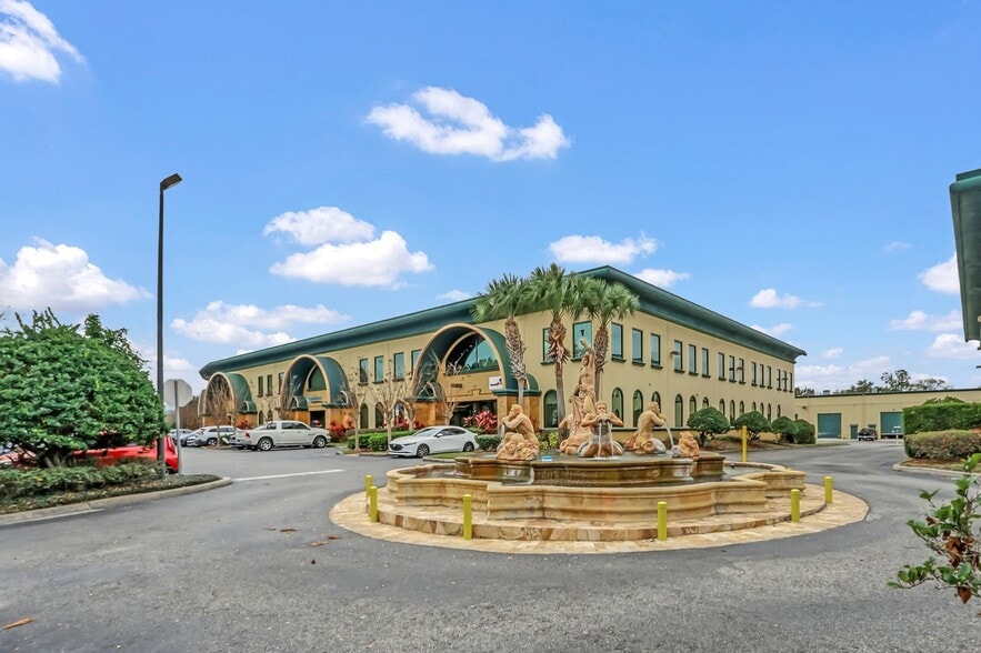 More Photos Of 6881 Kingspointe Pky, Orlando Flex For Lease