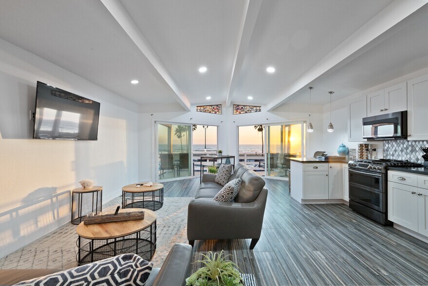 More Photos Of 2212 W Oceanfront, Newport Beach Multifamily For Sale
