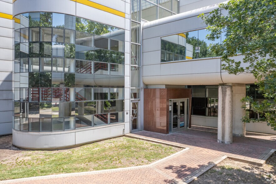 More Photos Of 11403 Compaq Center West Dr, Houston Research And Development For Lease