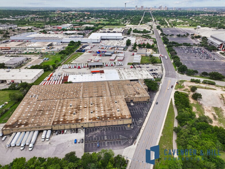More Photos Of 3200 E Houston St, San Antonio Warehouse For Sale