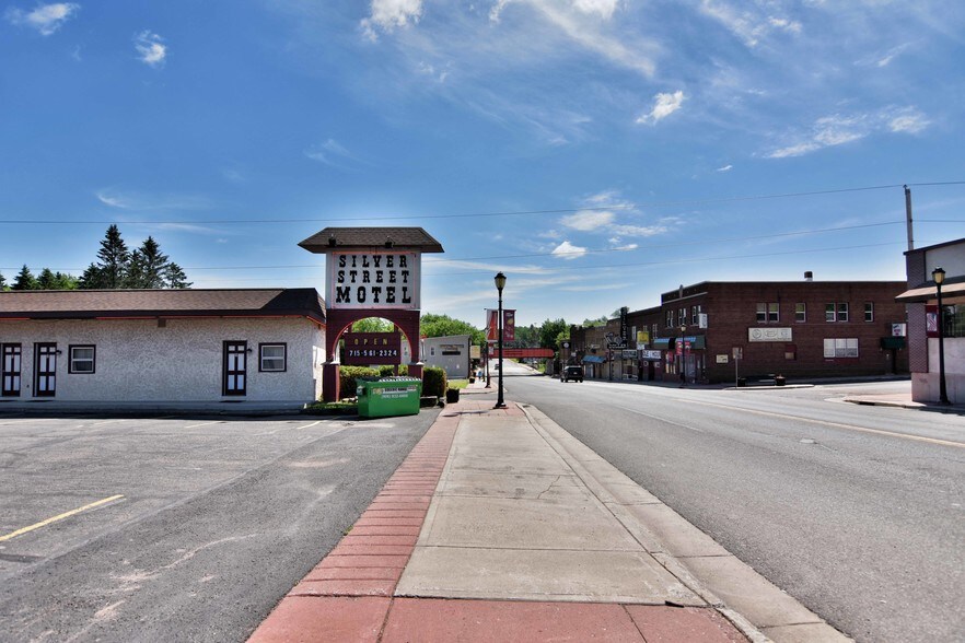 More Photos Of 100 Silver St, Hurley Hotel For Sale