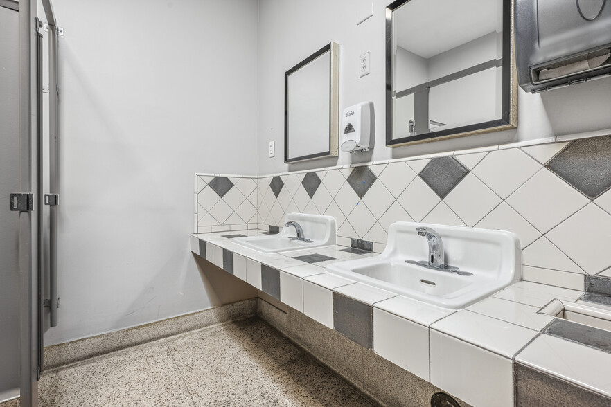 More Photos Of 3636 5th Ave, San Diego Office For Lease