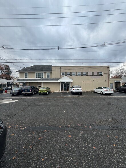 More Photos Of 207 Diamond Bridge Ave, Hawthorne General Retail For Sale