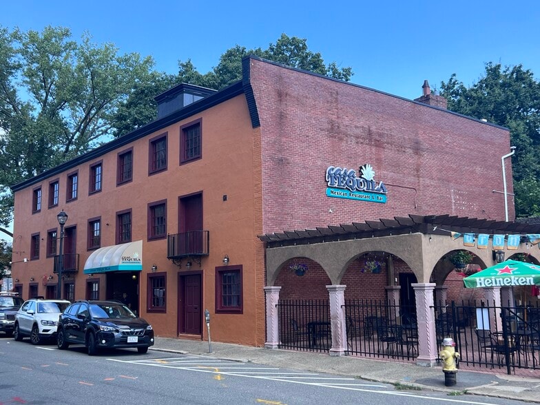More Photos Of 300 Derby St, Salem Restaurant For Lease