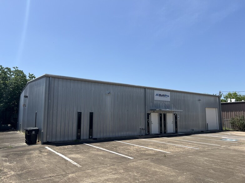More Photos Of 3910 Osage St, Houston Service For Lease