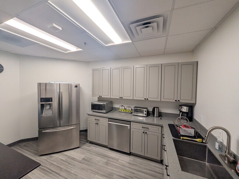 More Photos Of 3033 N 44th St, Phoenix Office For Lease