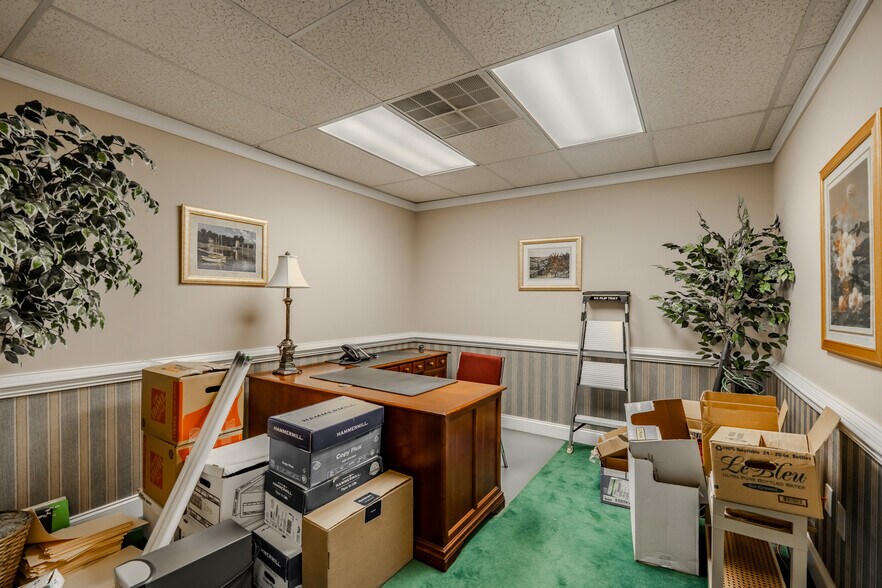 More Photos Of 215 N Pleasantburg Dr, Greenville Office For Sale