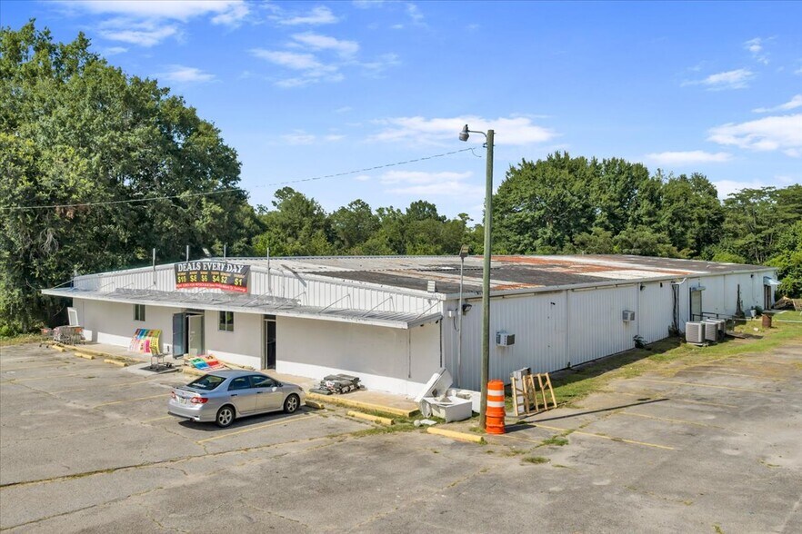 Primary Photo Of 607 Martin Luther King Jr Dr, Fort Valley Flex For Sale