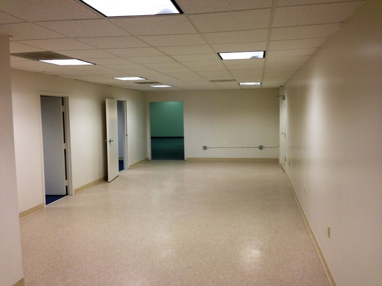 More Photos Of 16021 Industrial Dr, Gaithersburg Flex For Lease