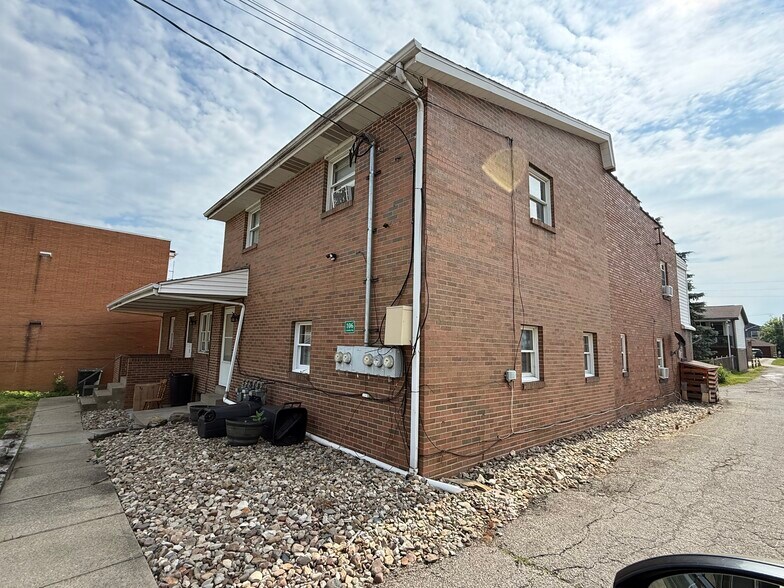 More Photos Of 106 Columbus Way, Weirton Apartments For Sale