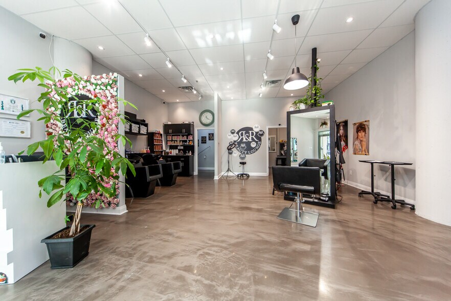 More Photos Of 250-300 Manitoba St, Toronto Apartments For Sale