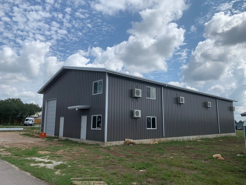 More Photos Of 14707 Fitzhugh Rd, Austin Warehouse For Sale