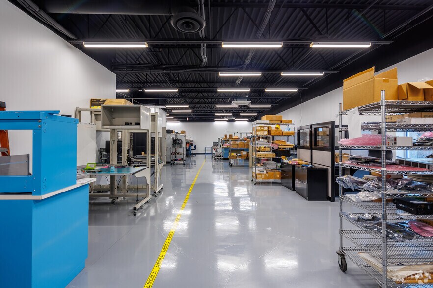 More Photos Of 4050 Premier Dr, Plano Light Manufacturing For Lease
