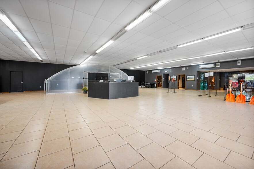 More Photos Of 10462 Hwy 165 S, Forest Hill Warehouse For Sale