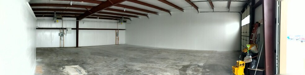 More Photos Of 11529-11531 Portal Rd, La Vista Warehouse For Lease