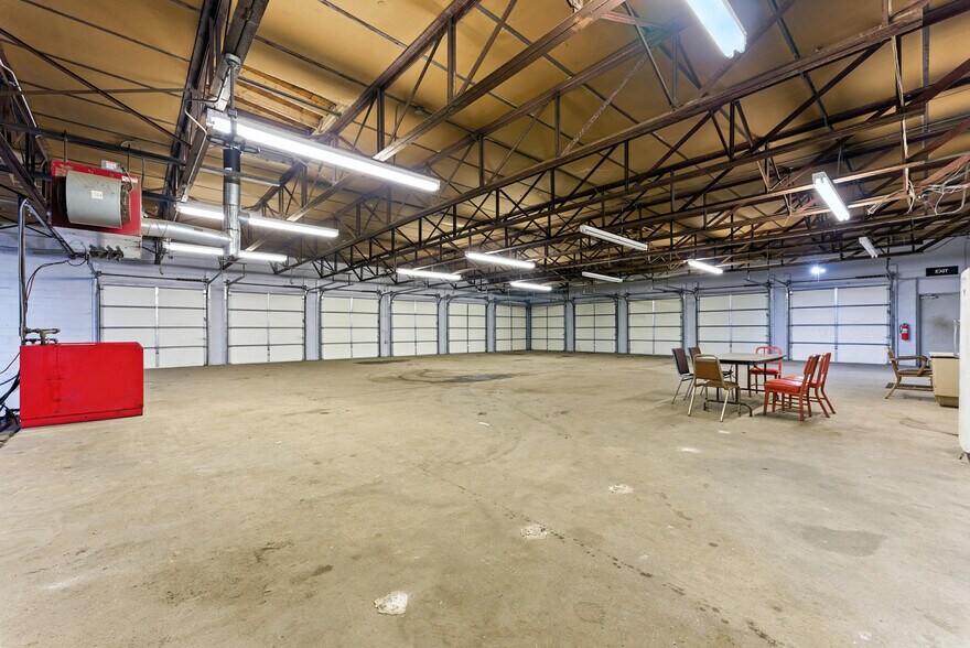 More Photos Of 15 Whipple St, Springfield Distribution For Sale