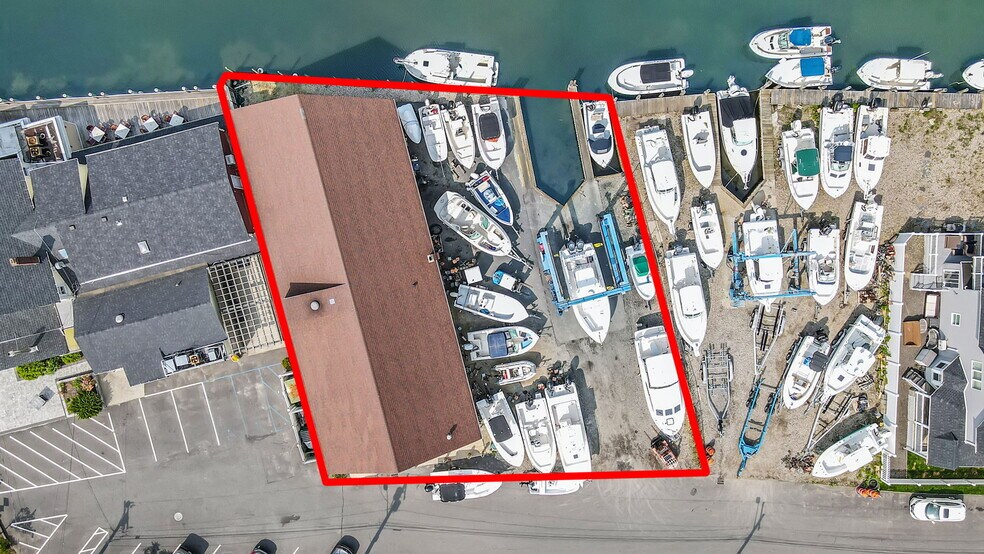 More Photos Of 24 Cottage Ave, Bay Shore Marina For Sale