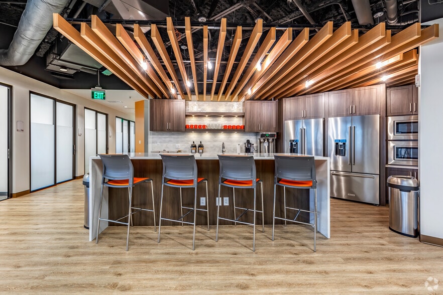 More Photos Of 1901 Ulmerton Rd, Clearwater Coworking Space