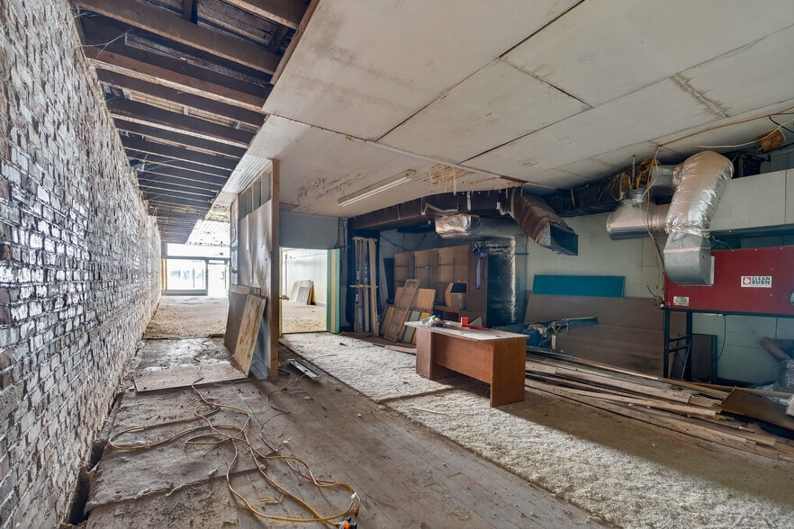 More Photos Of 130-134 King St, Keysville Flex For Sale