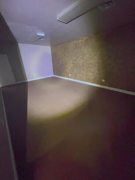 More Photos Of 802-806 Wynan Ct, Anadarko Medical For Sale