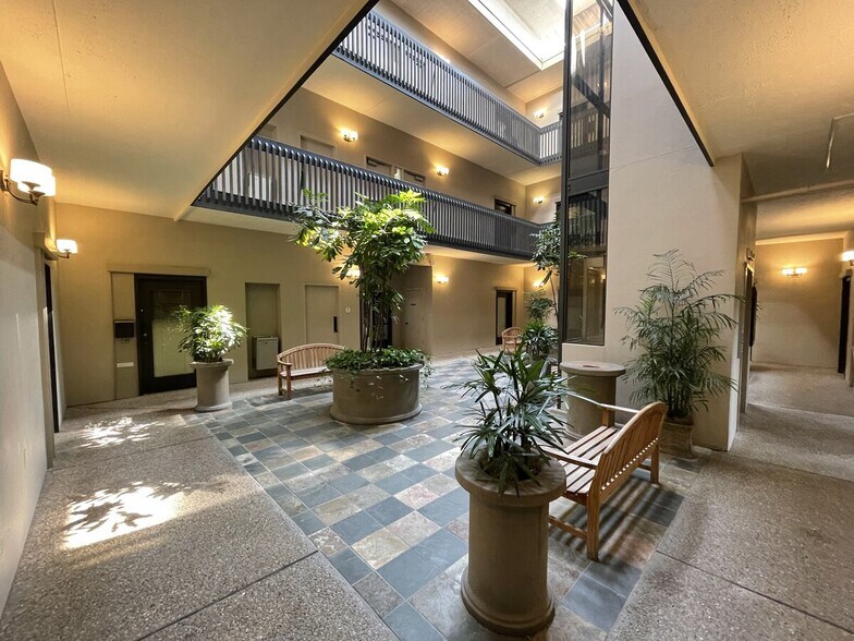 More Photos Of 5420 Corporate Blvd, Baton Rouge Office For Lease