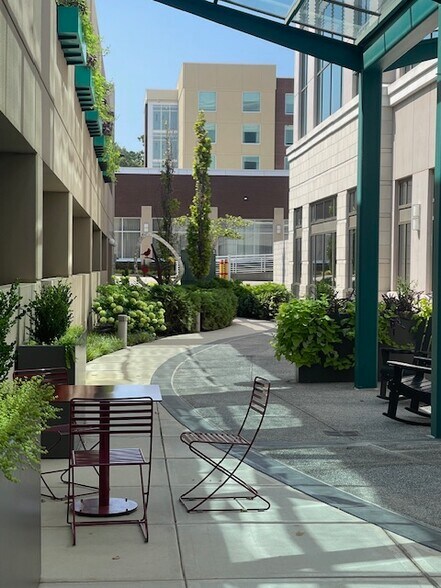 More Photos Of 6795 Poplar Ave, Germantown Office For Lease