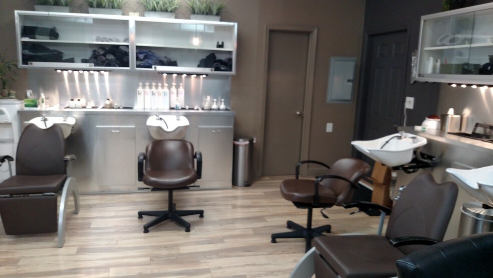More Photos Of 121 Ghent Rd, Fairlawn Storefront Retail Office For Lease