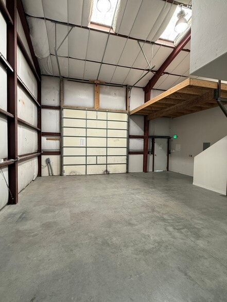 More Photos Of 1431 Anderson Rd, Montrose Warehouse For Lease